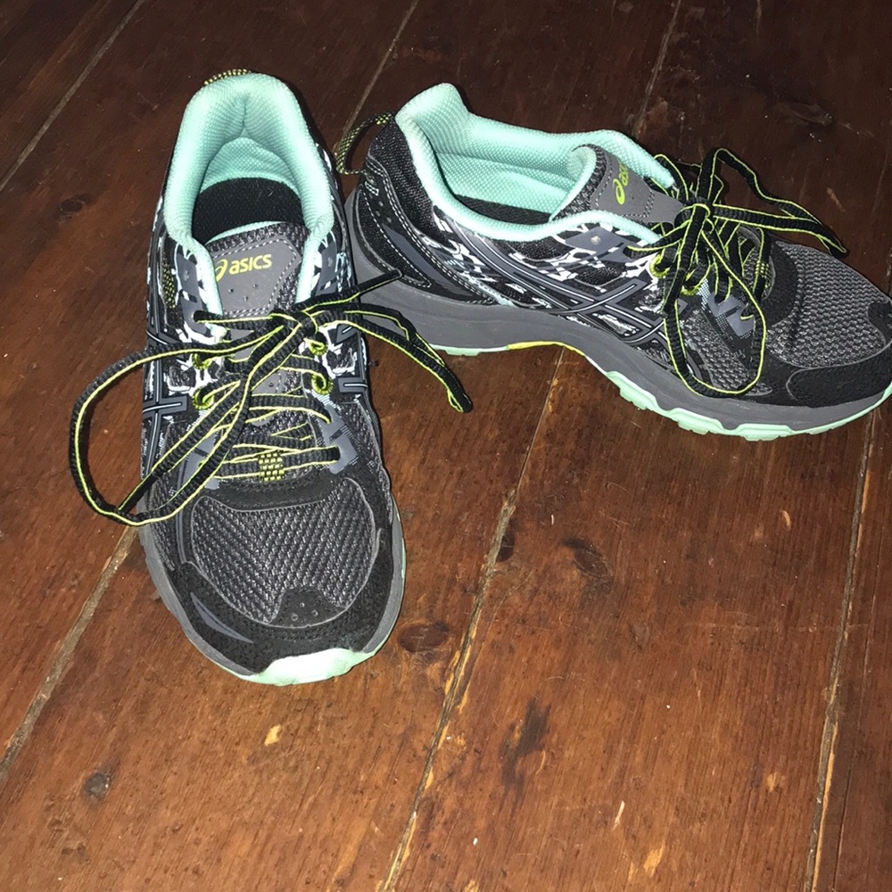 COPY - ASICS Trail Runners
